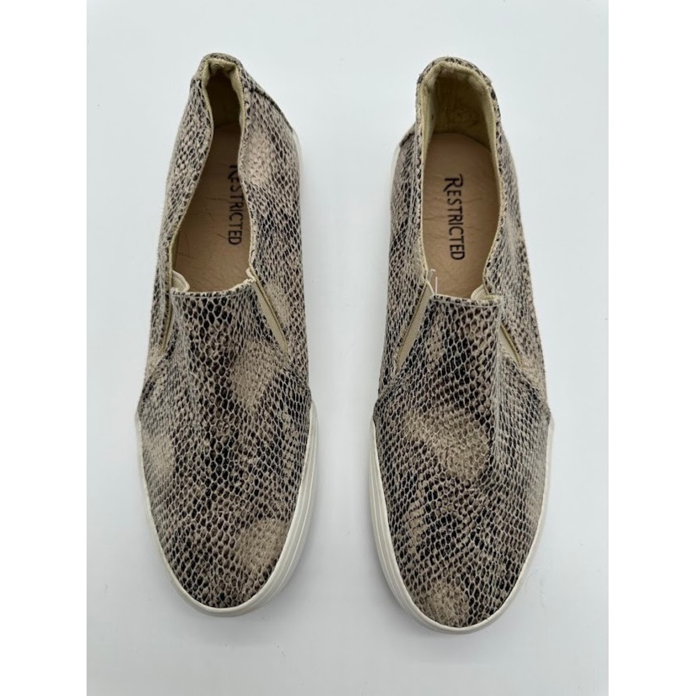 Restricted Womens Snakeskin Print Slip On Sneakers Tan Brown Size 7.5 Low Top